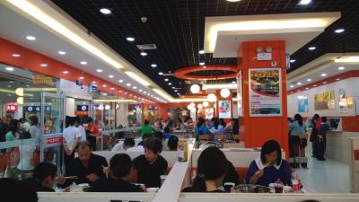 學員養(yǎng)生湯鍋店店內