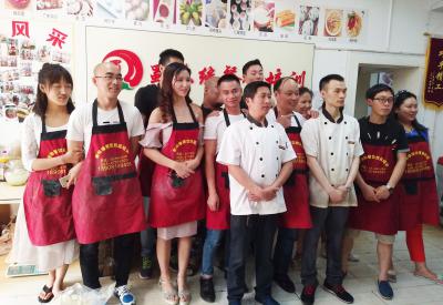 成都小郡肝串串火鍋哪里可以學(xué)習(xí)正宗底料？短期串串火鍋底料培訓(xùn)