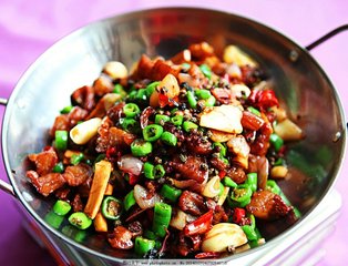 辣子雞最正宗的做法，外酥里嫩，麻辣爽口超過癮
