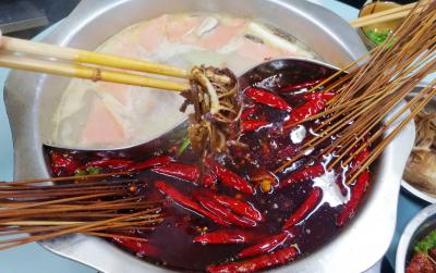 四川甘孜串串香技術(shù)培訓(xùn)學(xué)校多少錢(qián)？