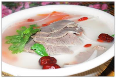 成都羊肉湯技術(shù)培訓(xùn)學(xué)校哪里好？鍋底勾兌方法和調(diào)味技巧