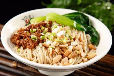 成都擔(dān)擔(dān)面食技術(shù)培訓(xùn)哪里好？面臊炒制流程技巧