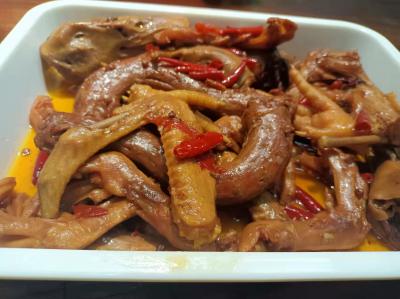  絕味鹵菜技術(shù)培訓班哪里好？培訓理論和實踐結(jié)合